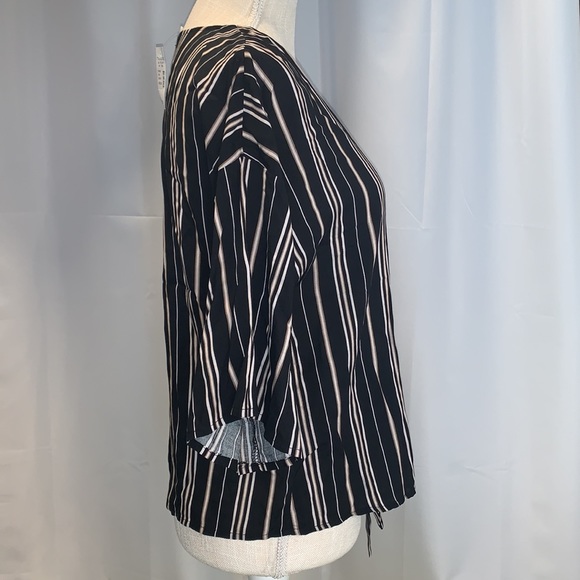 NEW! Maurices Top - Picture 10 of 11